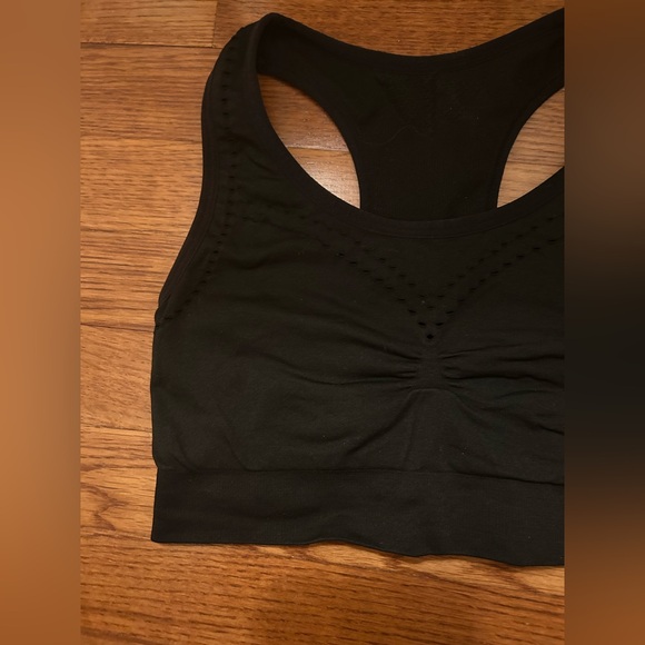 Crivit Women’s Sz 8/10 Classic Black Sports Bra - Perfect for Working Out - Picture 2 of 13